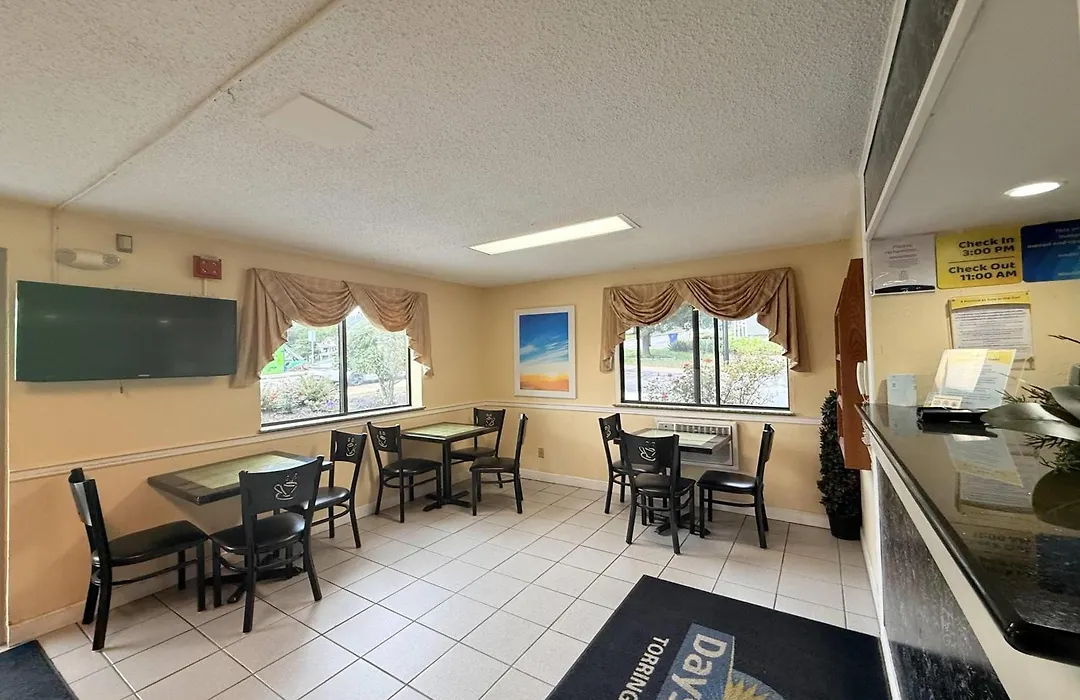 Days Inn By Wyndham Torrington-1