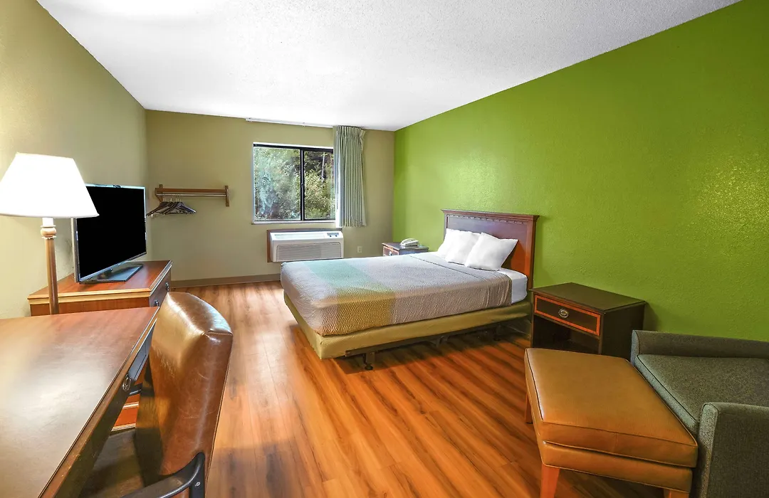 Motel 6-1