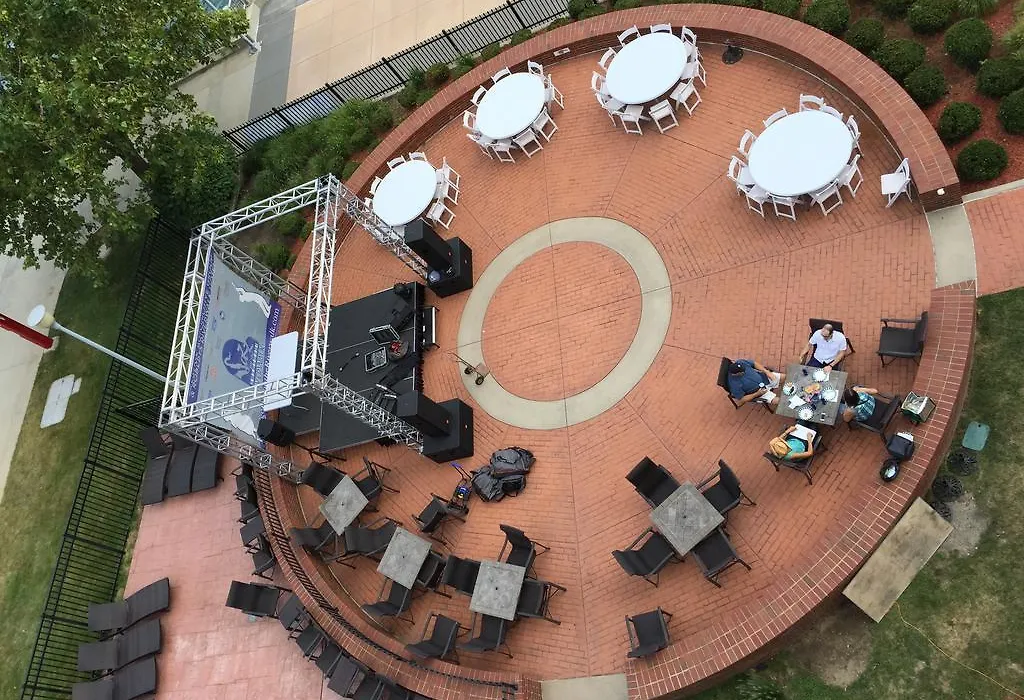 Roberts Riverwalk Urban Resort Hotel-1