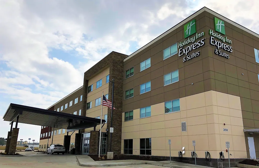 Holiday Inn Express & Suites - Springfield North By Ihg-1