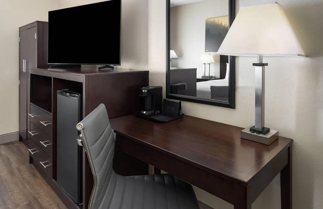 Days Inn By Wyndham Penn State-1