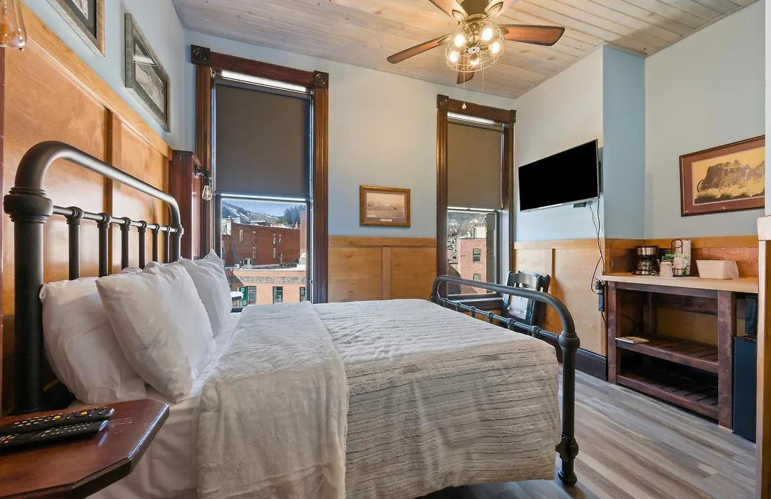 Historic Iron Horse Inn - Deadwood-1