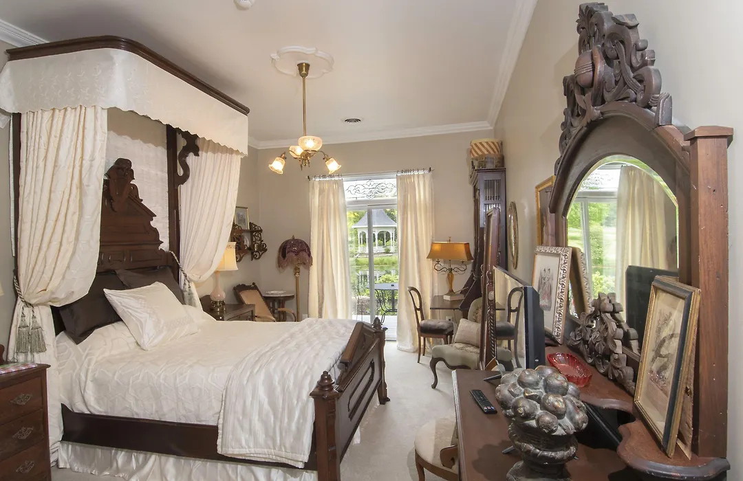 Inntiquity, A Country Inn-1