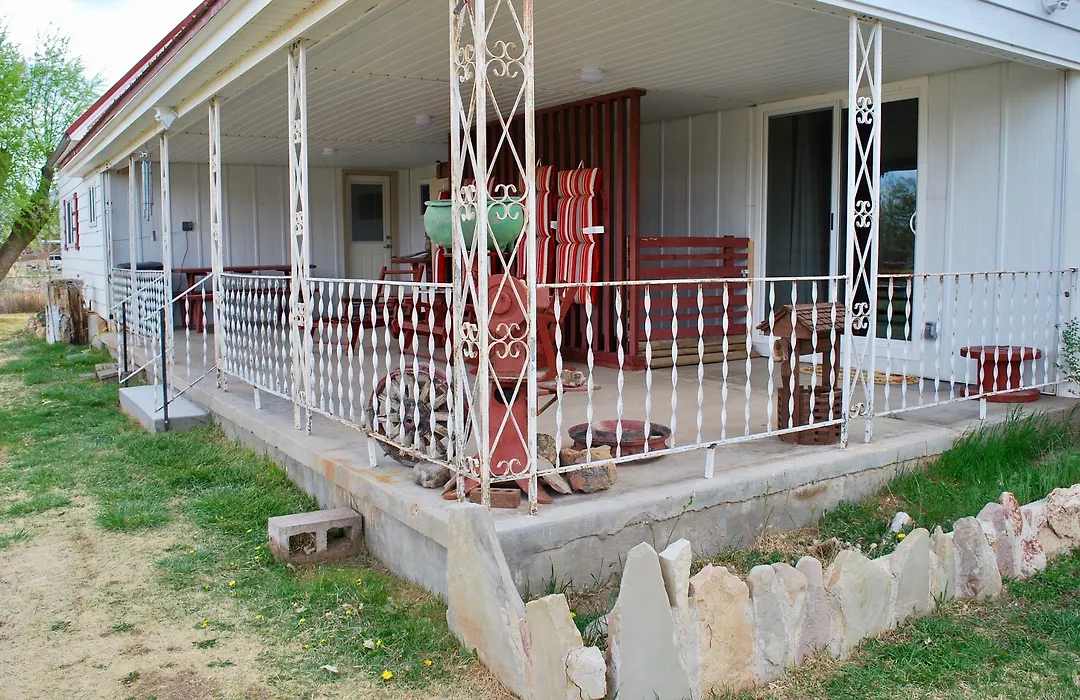 Cowboy Country Inn-1