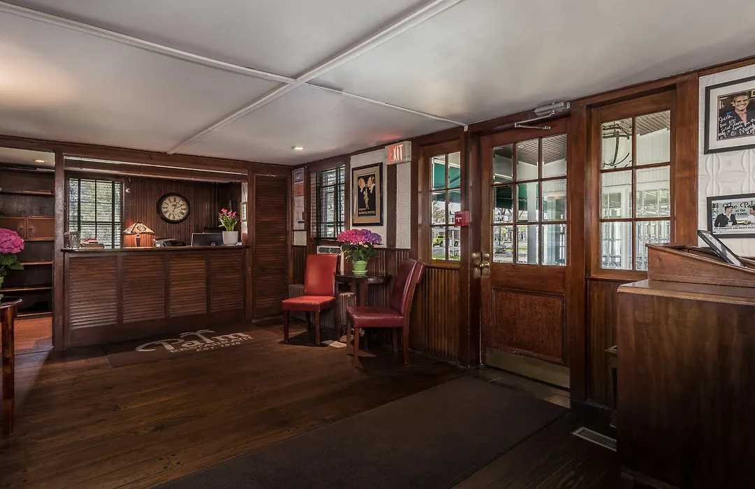 The Huntting Inn-1