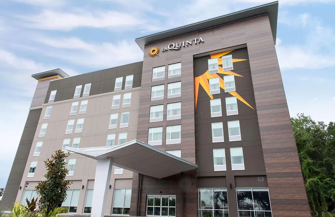 La Quinta Inn & Suites By Wyndham Lake City-1