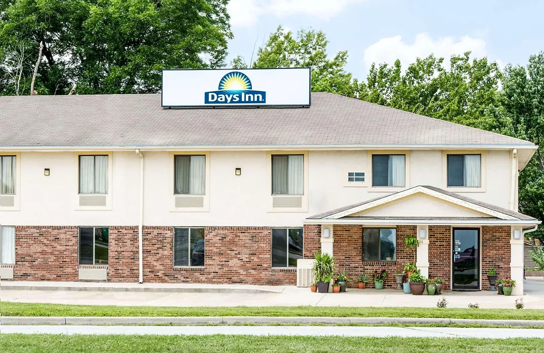 Days Inn By Wyndham Warrensburg-1