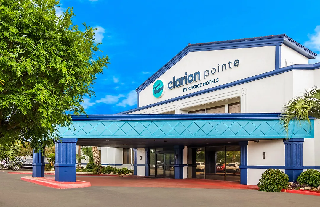 Clarion Pointe Lake Jackson - Clute-1