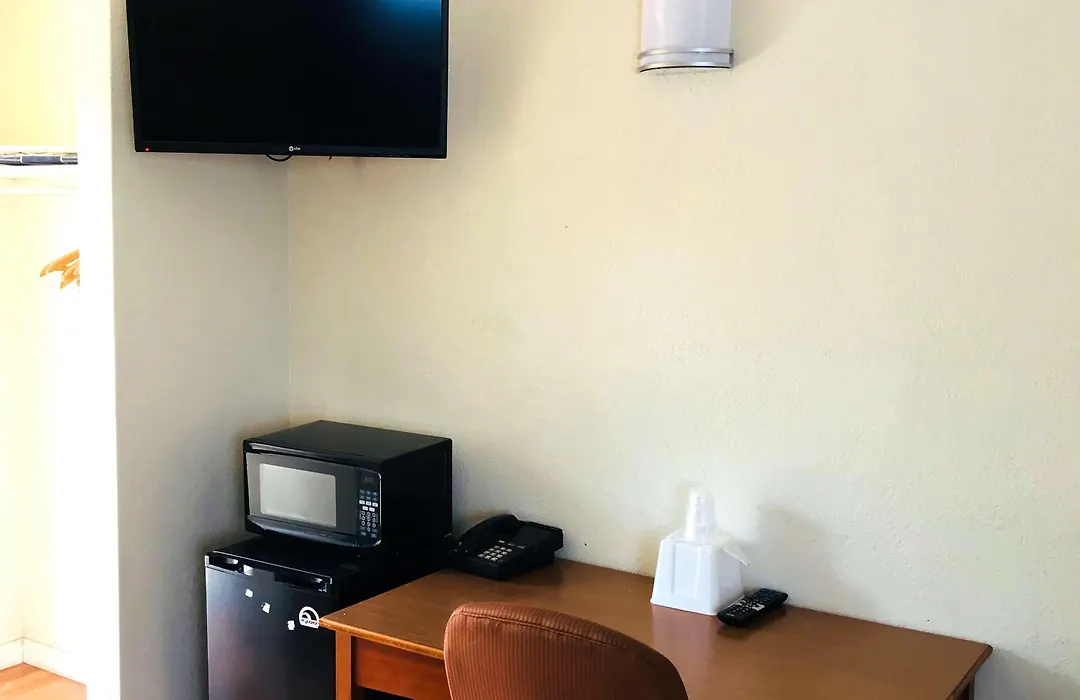 Americas Best Value Inn Visalia-1