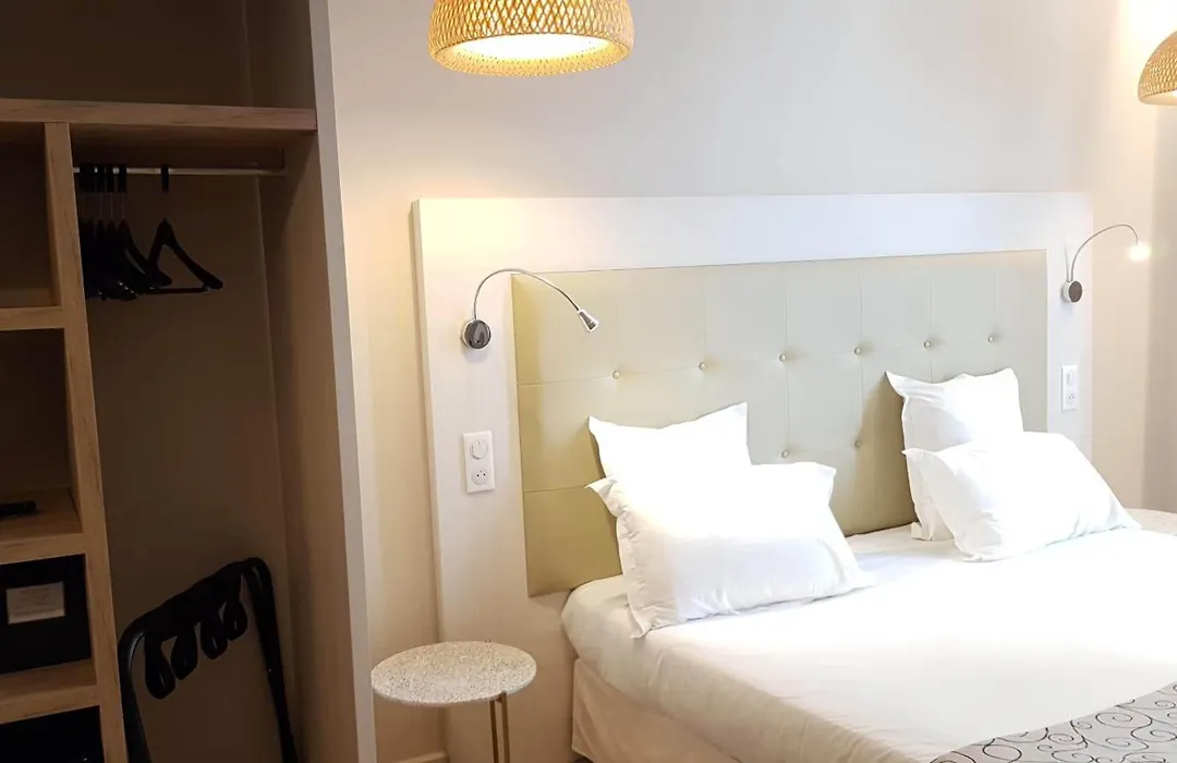 Hôtel Montaigne-1