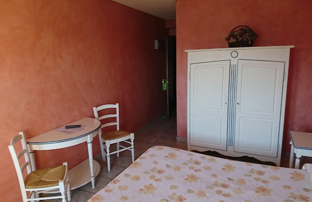 Hotel Les Cavalets-1