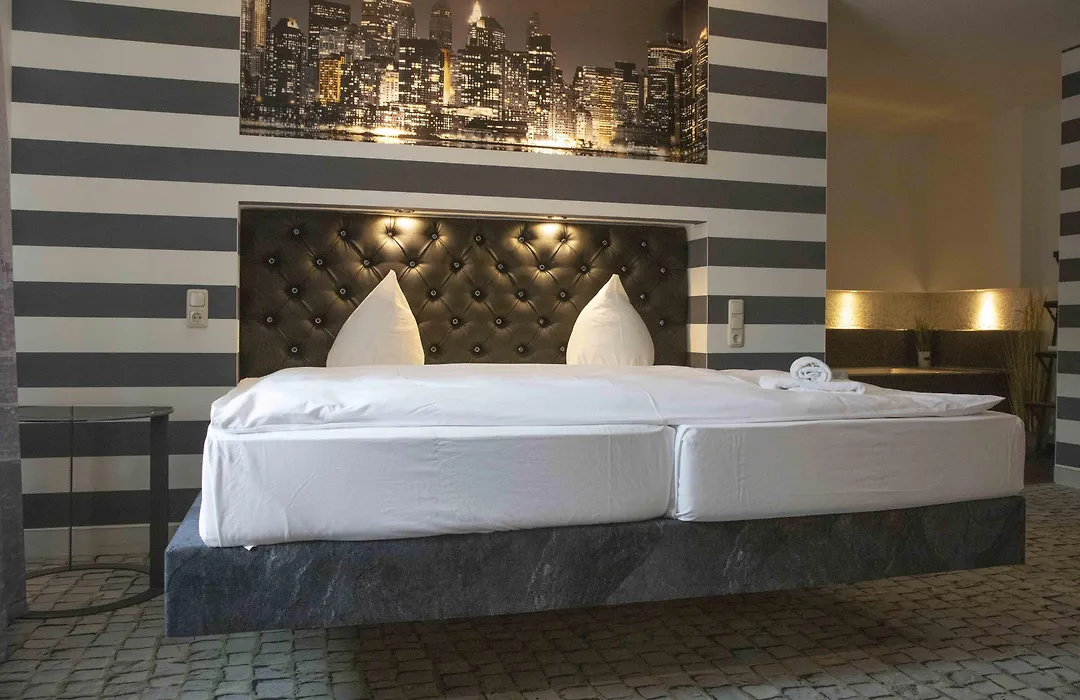 SL'otel im Parforcehaus-1