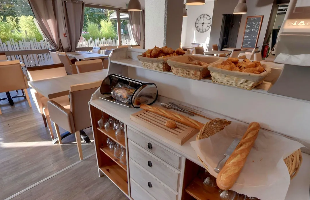 Atoll Hotel Logis Angers, Beaucouzé-1