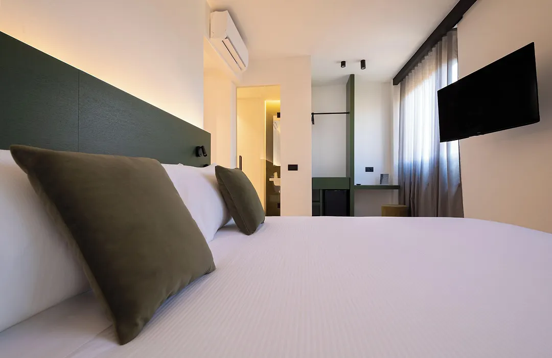 The City Hotel-1