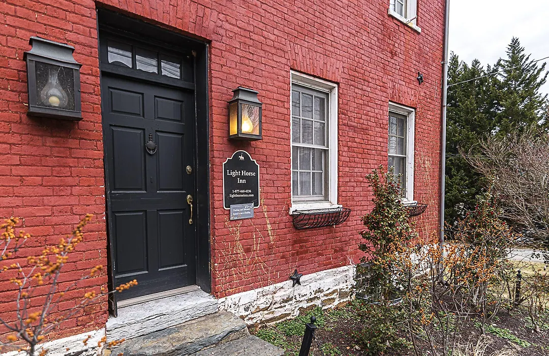 Light Horse Inn-1