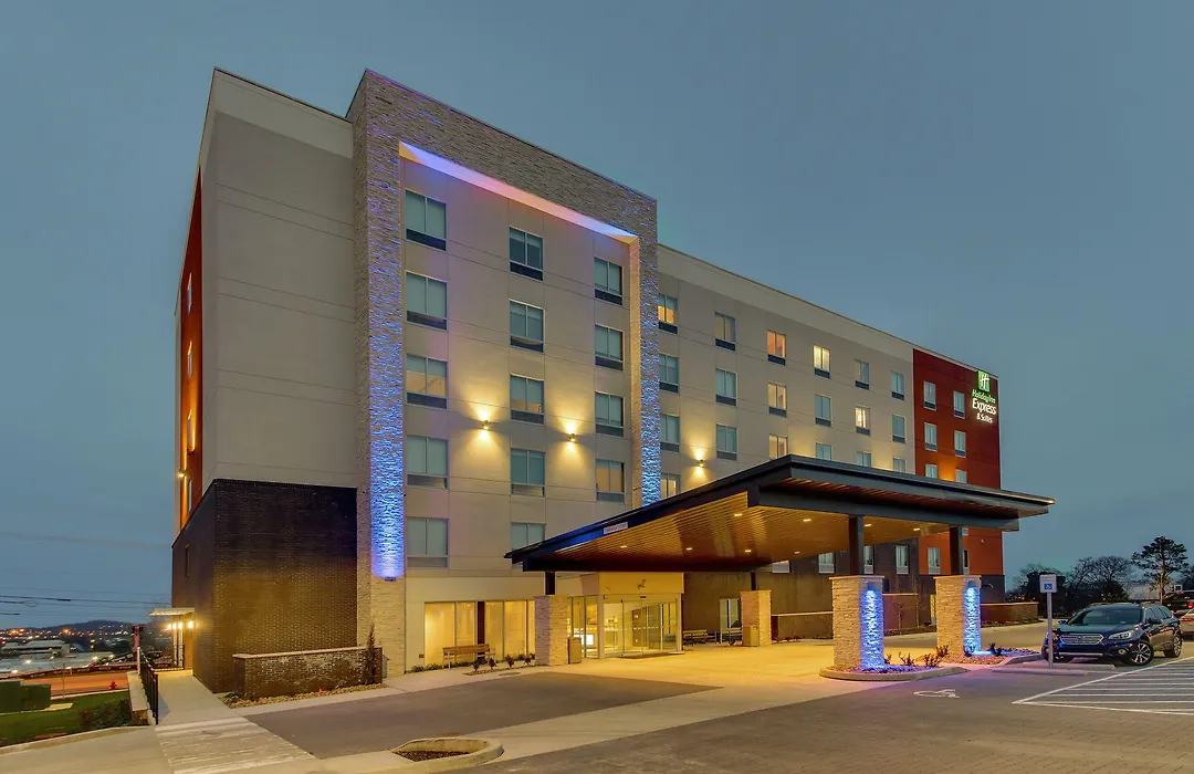 Holiday Inn Express & Suites - Nashville Metrocenter Downtown By Ihg-1