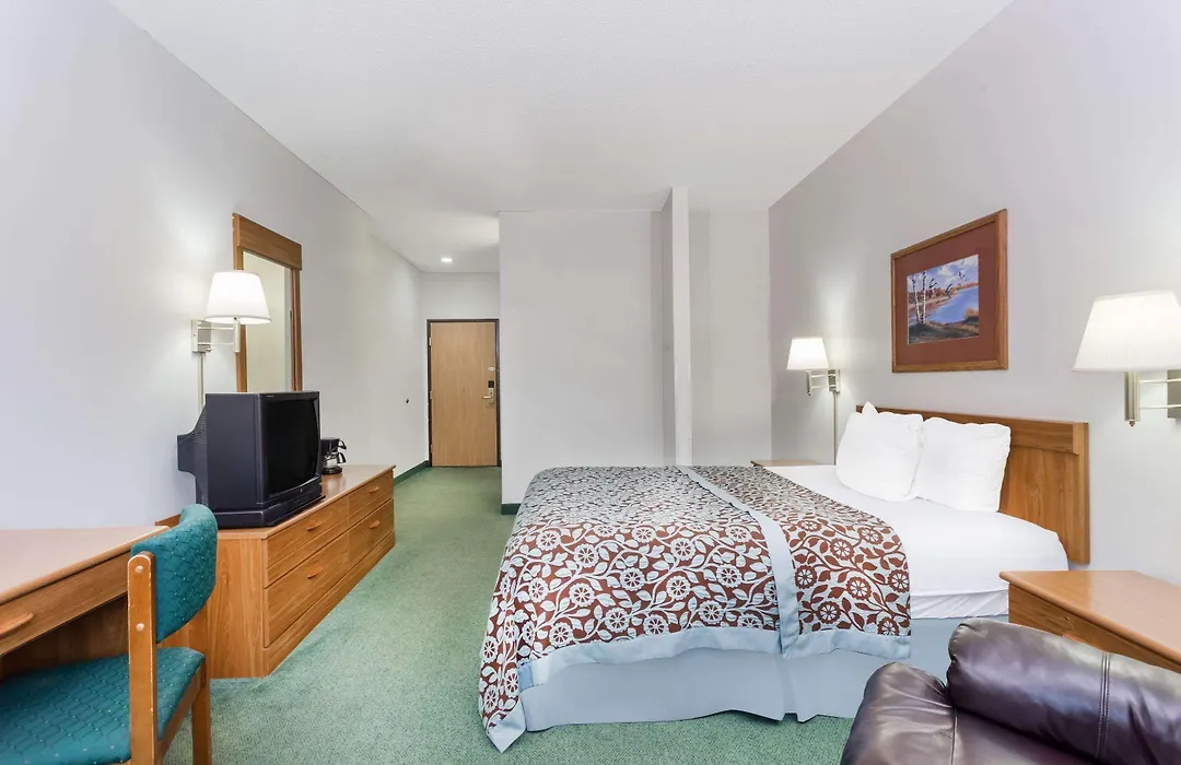Days Inn By Wyndham Manchester-1