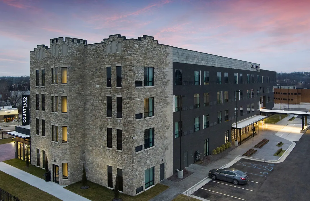 Courtyard By Marriott Jefferson City-1