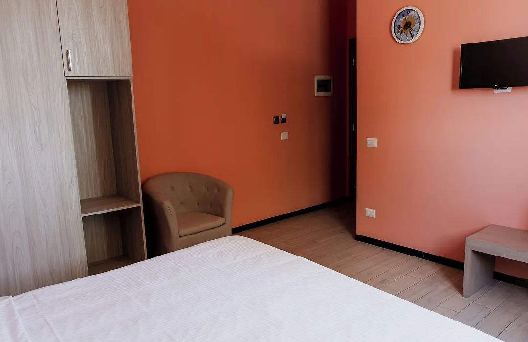 Queen Hotel-1