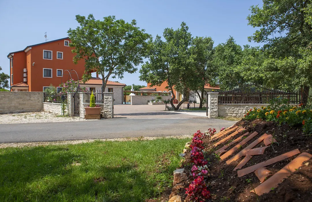Hotel Natura Vilanija-1