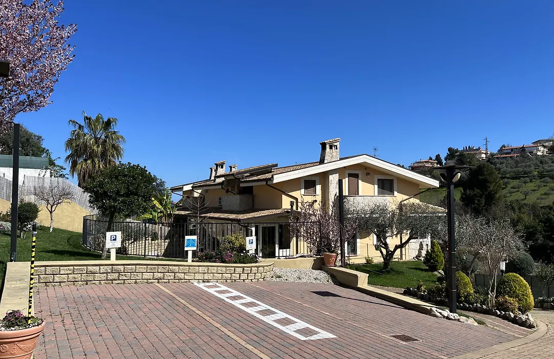 Peperosa In Collina B&B-1