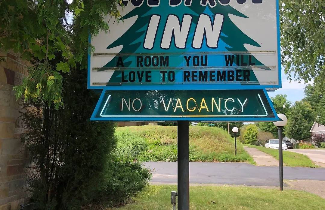 Ludington Blue Spruce Inn-1