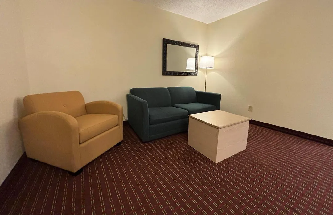 Super 8 By Wyndham Metropolis-1