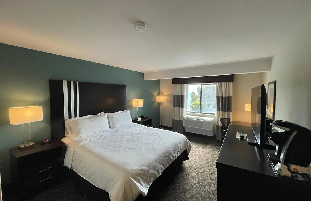 Holiday Inn Express & Suites Carlsbad Beach By Ihg-1