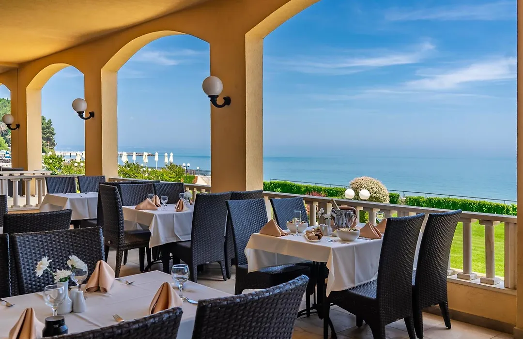 Hvd Riviera Beach Ultra All Inclusive & Mineral Pool - Private Beach & Free Parking-1
