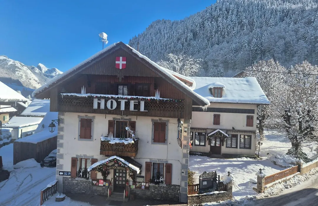 Les Touristes-1