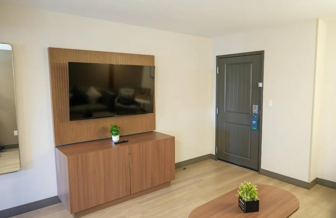 Holiday Inn & Suites Phoenix Airport By Ihg-1