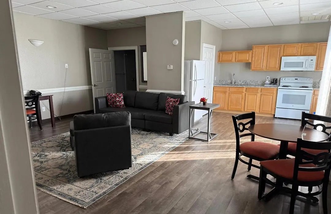 Travelodge By Wyndham Lakeland-1