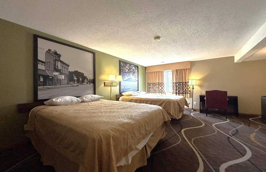 Super 8 By Wyndham Normal Bloomington-1