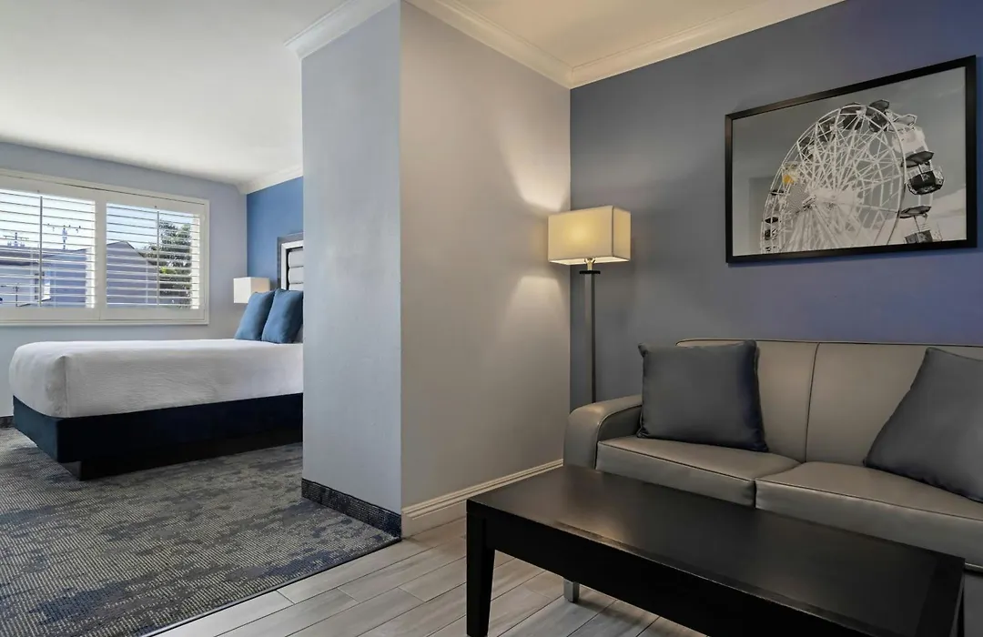 City Express By Marriott Manhattan Beach-1