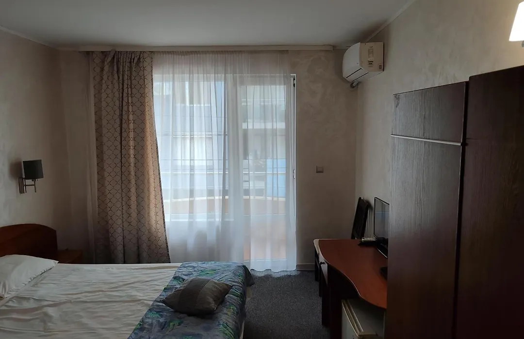 Family Hotel Lazuren Briag-1