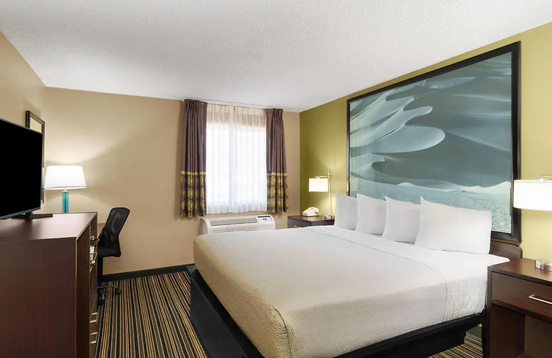 Super 8 By Wyndham Casa Grande-1