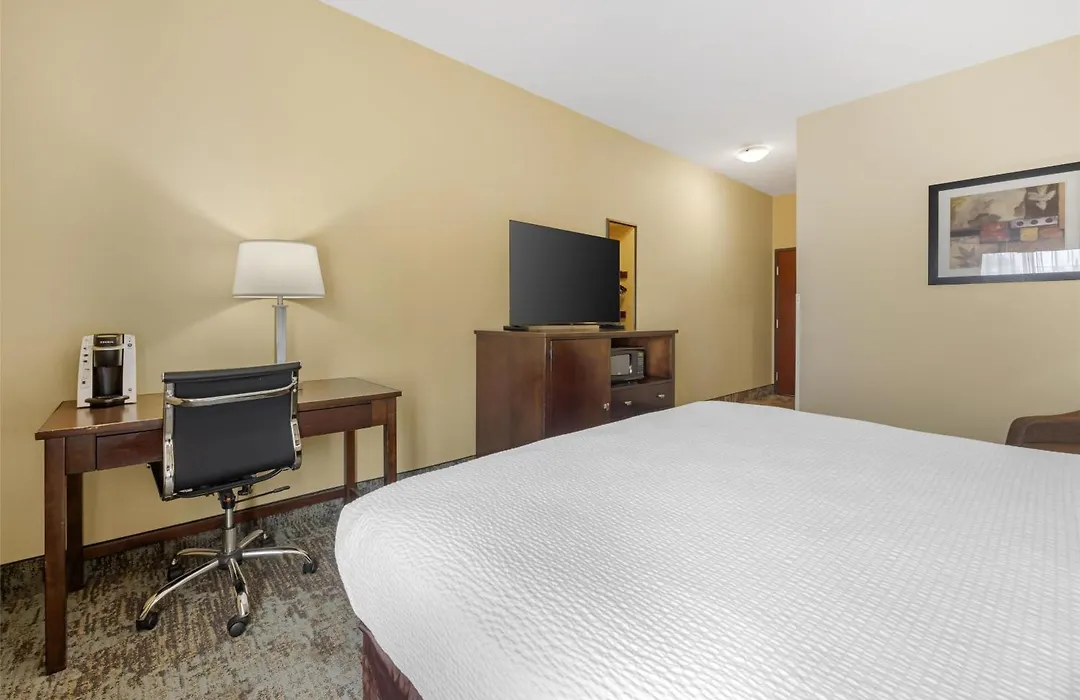 Best Western Plus Prairie Inn-1