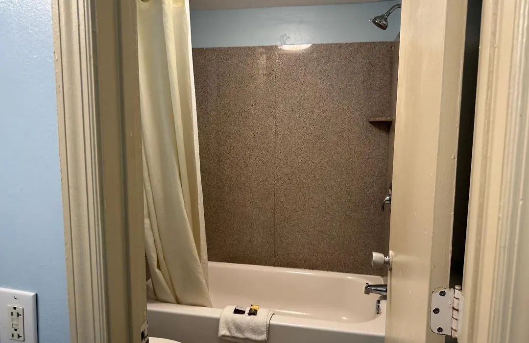 Red Carpet Inn & Suites - Danville-1