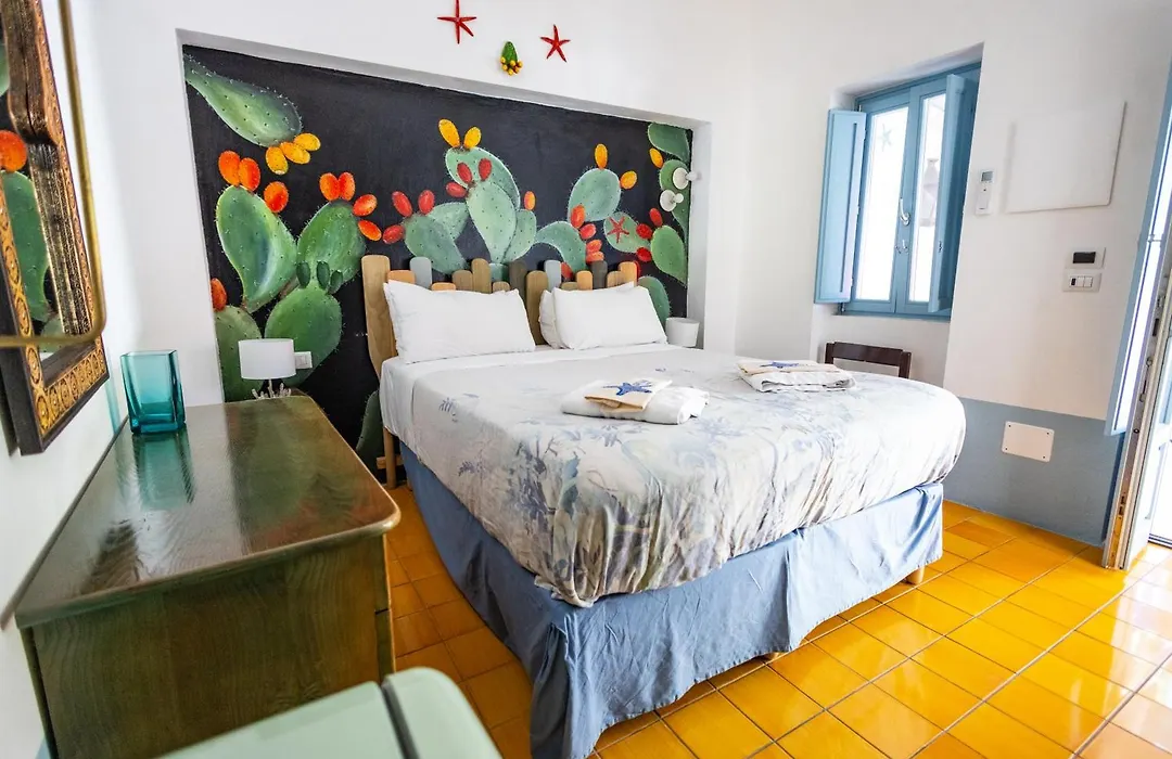 Art B&B-1