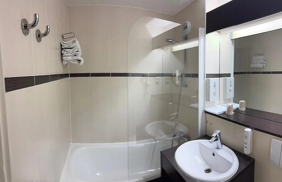 Comfort Hotel Orleans Saran-1