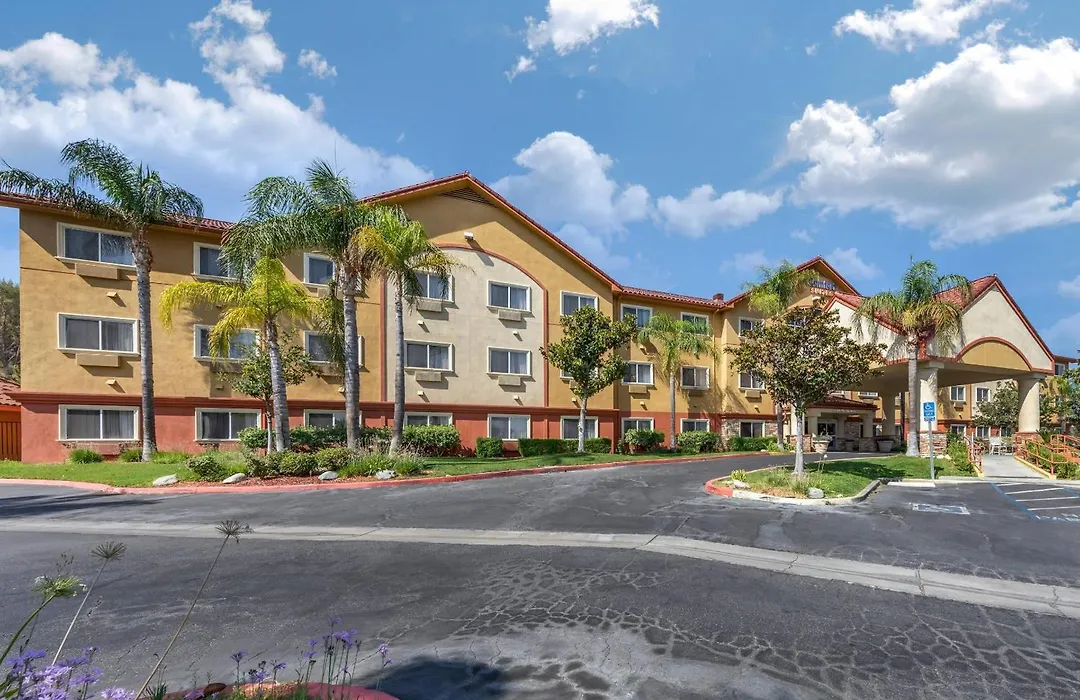 Comfort Suites Near Six Flags Magic Mountain-1