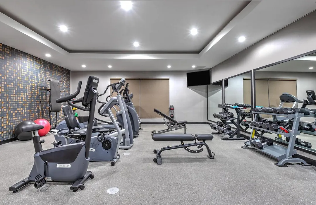 La Quinta Inn And Suites By Wyndham Paris-1