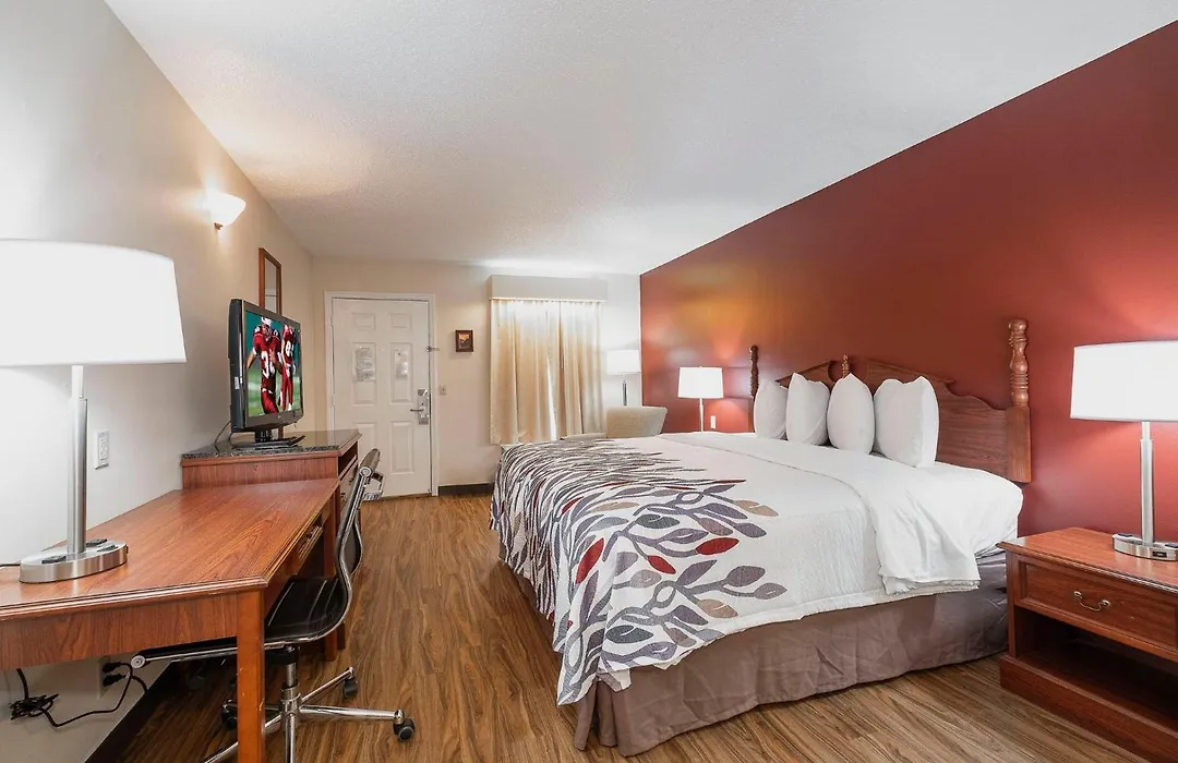 Red Roof Inn & Suites Calhoun-1