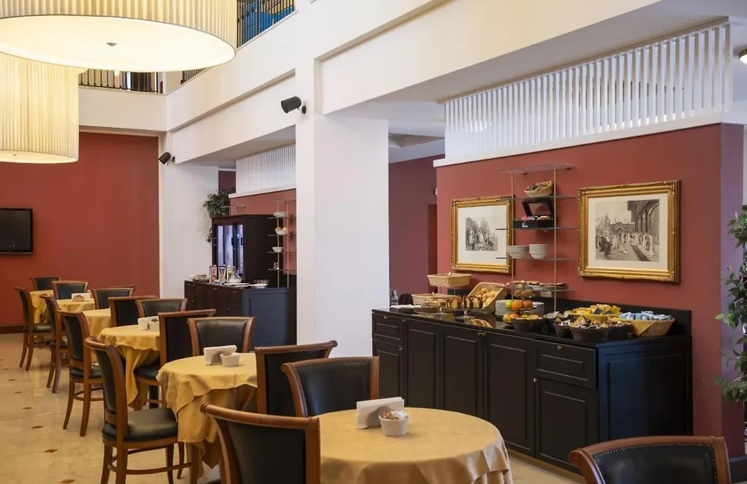 Hotel Maxim-1