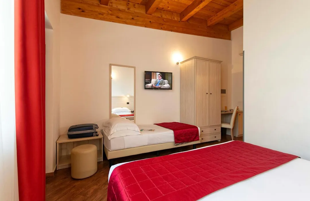 Simon Hotel-1