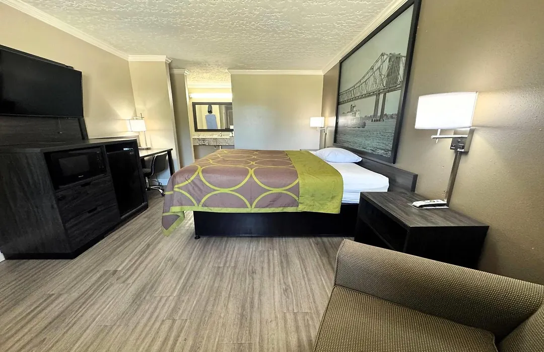 Super 8 By Wyndham Picayune-1