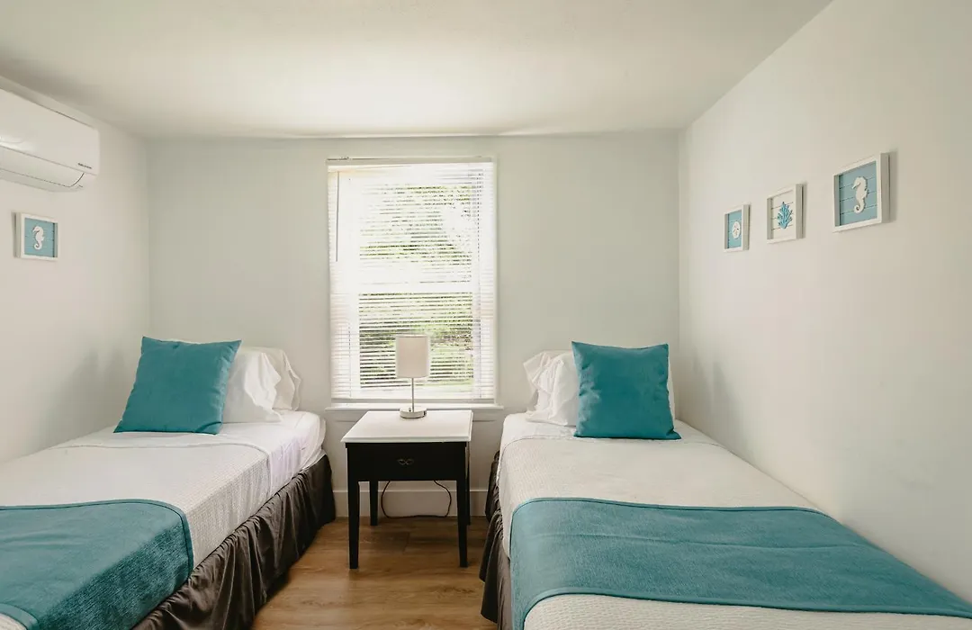Hamptons Vacation Inn-1
