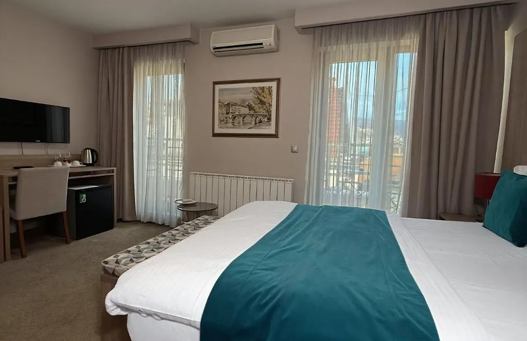 Hotel VIP-1