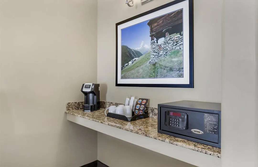 Best Western Plus Swiss Chalet Hotel & Suites-1