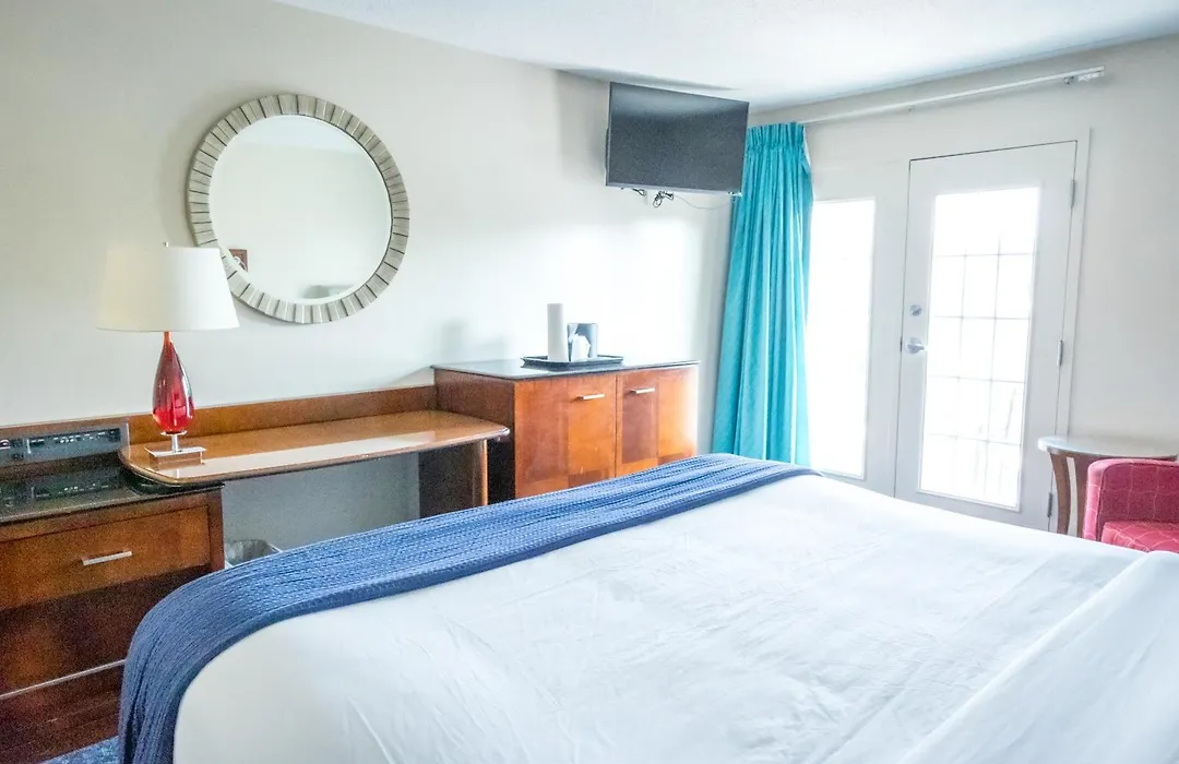 Islander Inn-1
